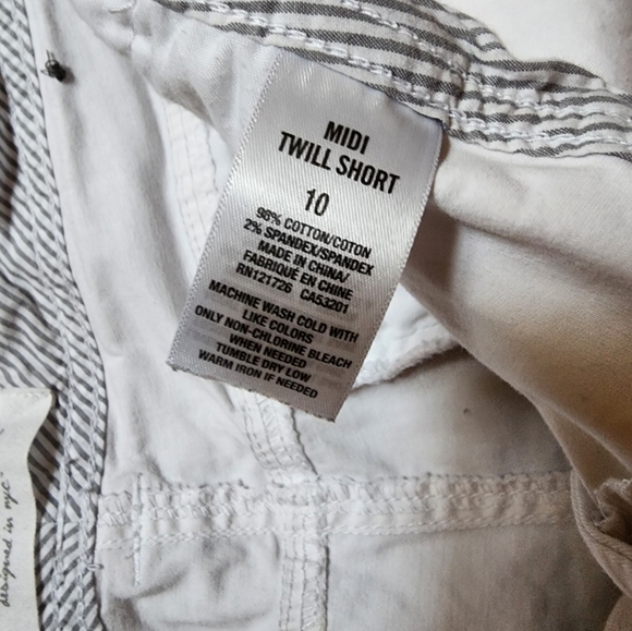 Aeropostale women's white shorts size 10 Midi twill short - Picture 2 of 3